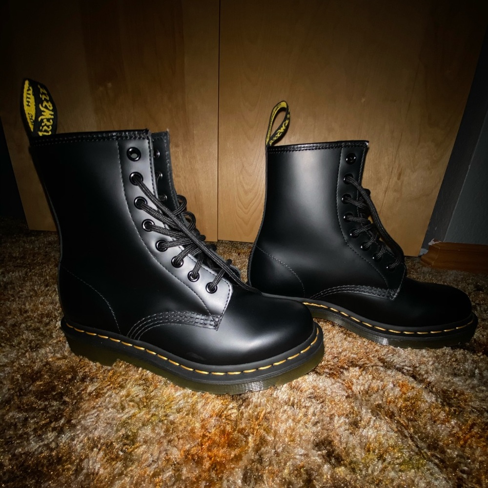 black dr marten boots